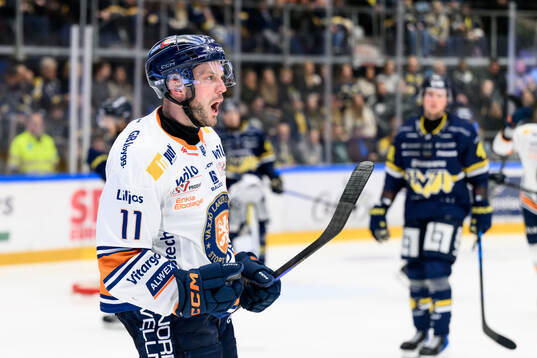 Växjös Brogan Rafferty jublar