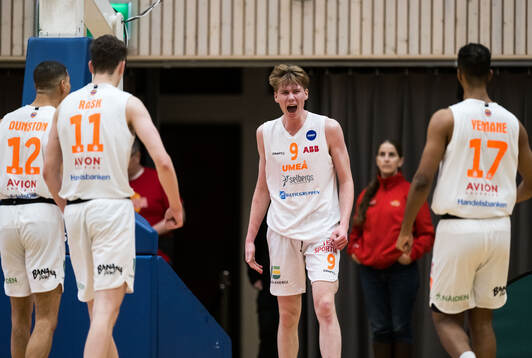 Umeås Isak Andersson jublar