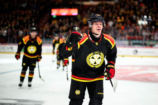 Brynäs Axel Andersson jublar
