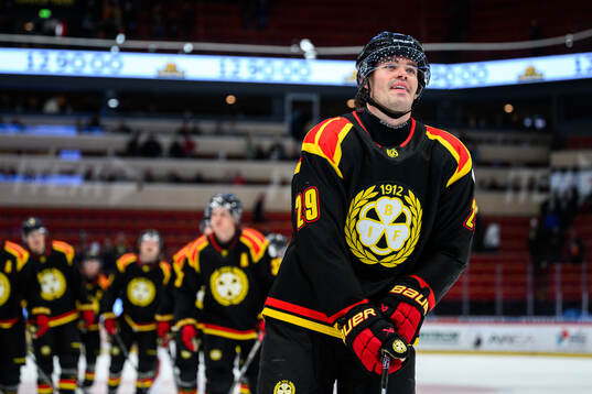 Brynäs Axel Andersson jublar
