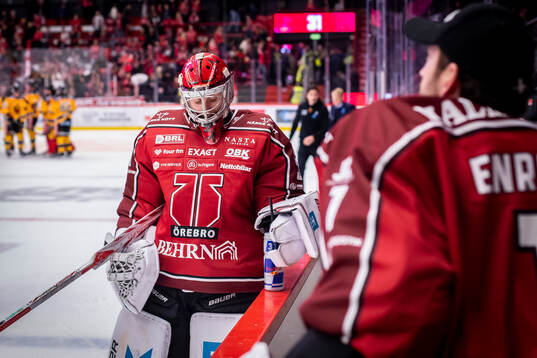 Örebros målvakt Jonas Arntzen deppar