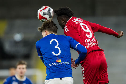 Norrby IFs Johannes Engvall och Utsiktens Mass Modou Sise