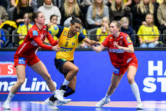 Jamina Roberts of Sweden against Kristina Jörgensen and