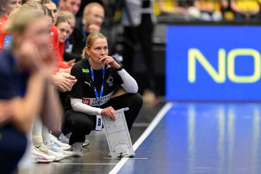 Head coach Helle Thomsen of Denmark