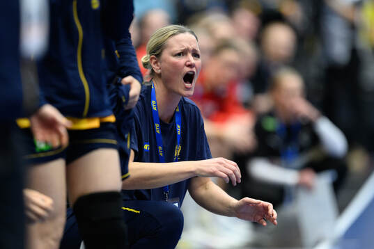 Assistant coach Johanna Wiberg of Sweden