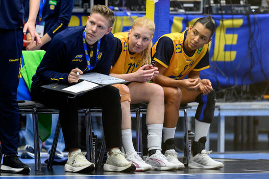 Tyra Axnér and Jamina Roberts of Sweden