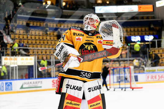 Luleås målvakt Joel Lassinantti jublar