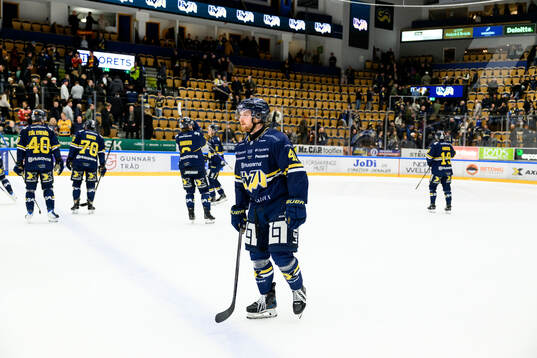 HV71s Riley Woods deppar