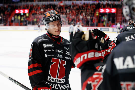 Örebros Patrik Puistola jublar
