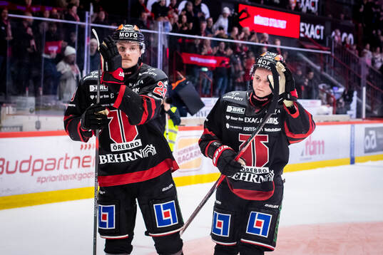 Örebros Noah Steen och Milton Oscarson jublar