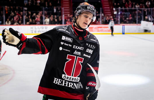Örebros Patrik Puistola jublar