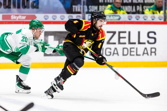 Rögles Marwin Jarbsjö och Brynäs Bobby Trivigno
