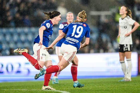 Linn Victoria Vickius of Vålerenga celebrates