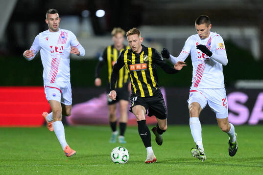 Julius Lindberg of Häcken and Igor Savic of Zrinjski Mostar