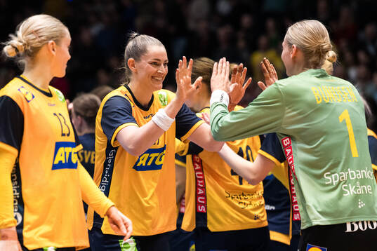 Kristin Thorleifsdottir and Goalkeeper Johanna Bundsen of