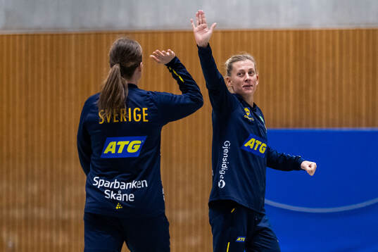 Elin Hansson and Nathalie Hagman of the Swedish women's