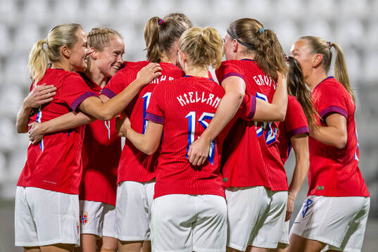 Signe Gaupset of Norway celebrates with Lisa Naalsund,