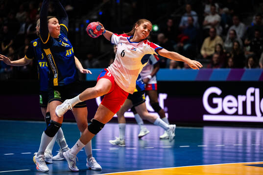 Olivia Löfqvist of Sweden and Dianny Regla Gonzalez Romero