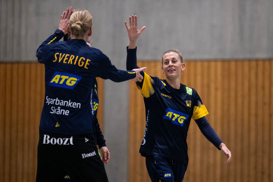 Goalkeeper Johanna Bundsen and Nathalie Hagman of the