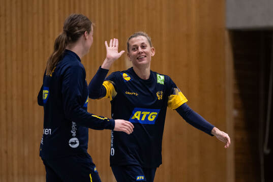 Elin Hansson and Nathalie Hagman of the Swedish women's