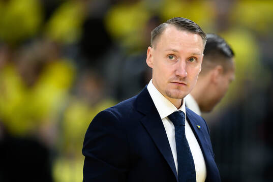 Head coach Mikko Riipinen of Sweden