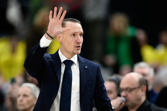 Head coach Mikko Riipinen of Sweden