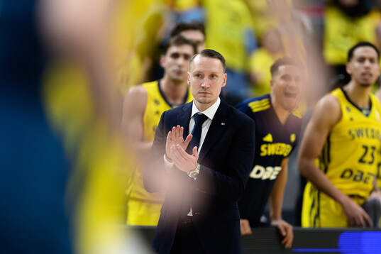 Head coach Mikko Riipinen of Sweden