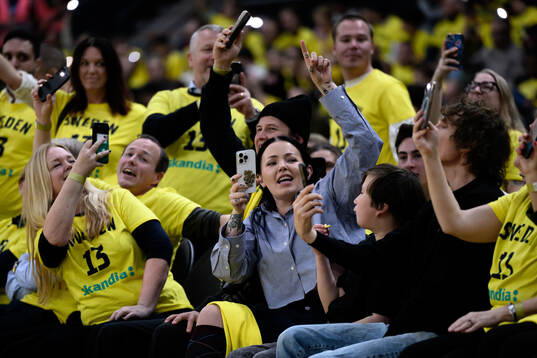 Swedish artist Miriam Bryant in the stands