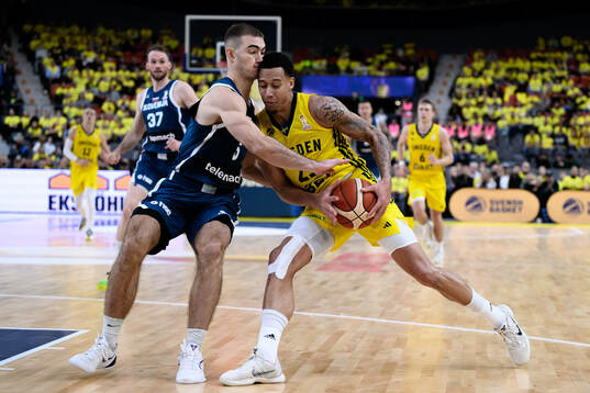 Ziga Samar of Slovenia and Pierre Hampton of Sweden