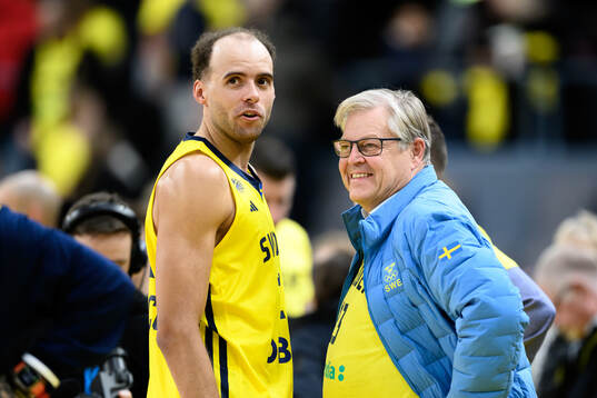 Denzel Andersson of Sweden and Hans von Uthmann, President
