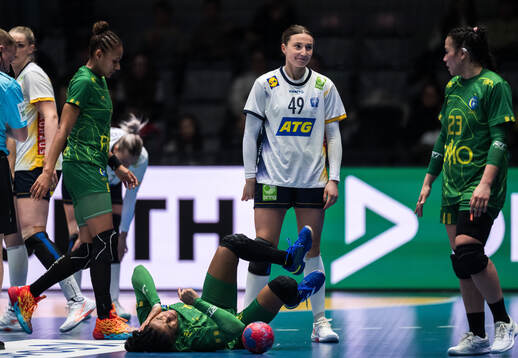 Bruna de Paula of Brazil and Olivia Löfqvist of Sweden