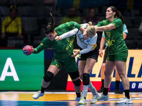 Emma Lindqvist of Sweden against Giulia Guarieiro and