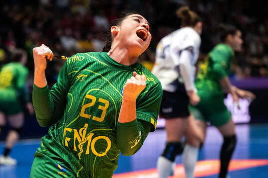 Giulia Guarieiro of Brazil celebrates