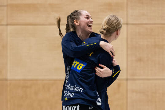 Kristin Thorleifsdottir and goalkeeper Johanna Bundsen of