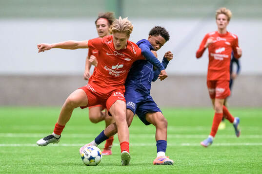 Branns Torjus Mellingen och Nordsjällands Noah Ayorinde