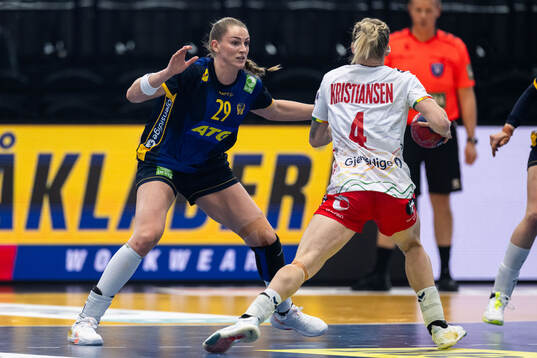 Kristin Thorleifsdottir of Sweden and Veronica Kristiansen