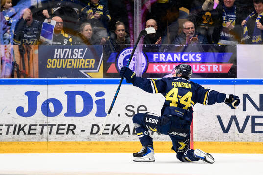 HV71s Hugo Fransson jublar