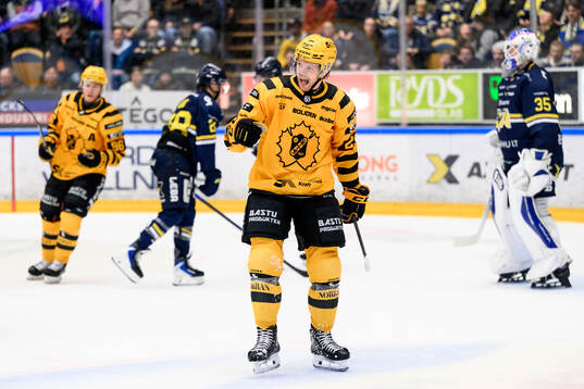 Skellefteås Mikkel Aagaard jublar