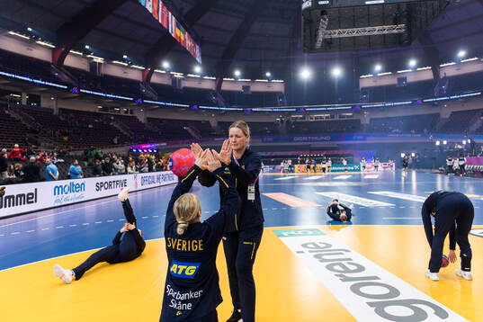 Assistant coach Johanna Wiberg of Sweden