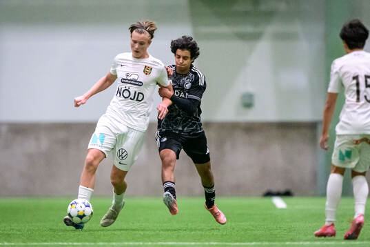 Brommapojkarnas Edgar Backteman och FC Köpenhamns Ishaq