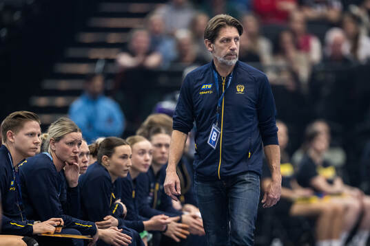Video analyst Toni Johansson, assistant coach Johanna