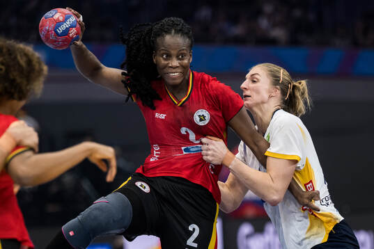 Vilma Pegado Nenganga of Angola and Linn Blohm of Sweden