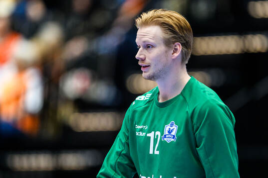 Amos målvakt Erik Helgsten deppar