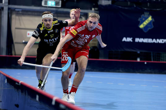 AIK's Simon Möller och Strängnäs Edwin Körberg
