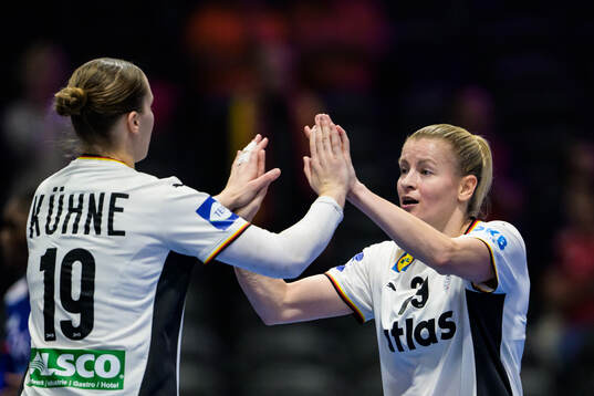 Nieke Kuhne and Antje Döll of Germany celebrate