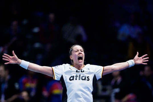 Bläddra bland fler bilder av 2025 IHF Women's World Championship, day 17, semifinal, France - Germany