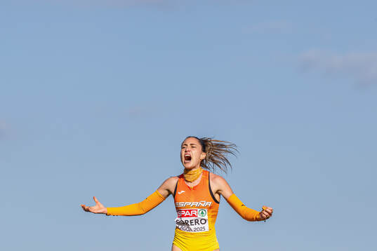 Maria Forero of Spain celebrates winning women’s U23 race
