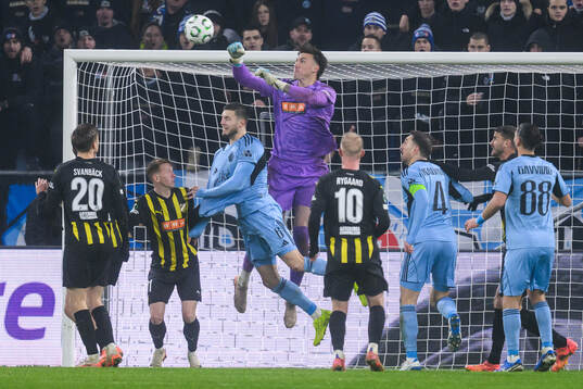 goalkeeper Andreas Linde of Häcken