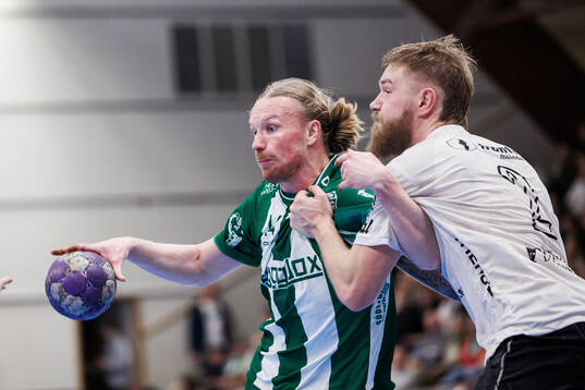 Hammarbys Henrik Momats Norén och Önnereds Emil Hansson