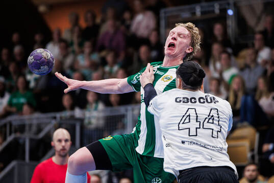 Hammarbys Gustav Davidsson och Önnereds Mishels Liaba